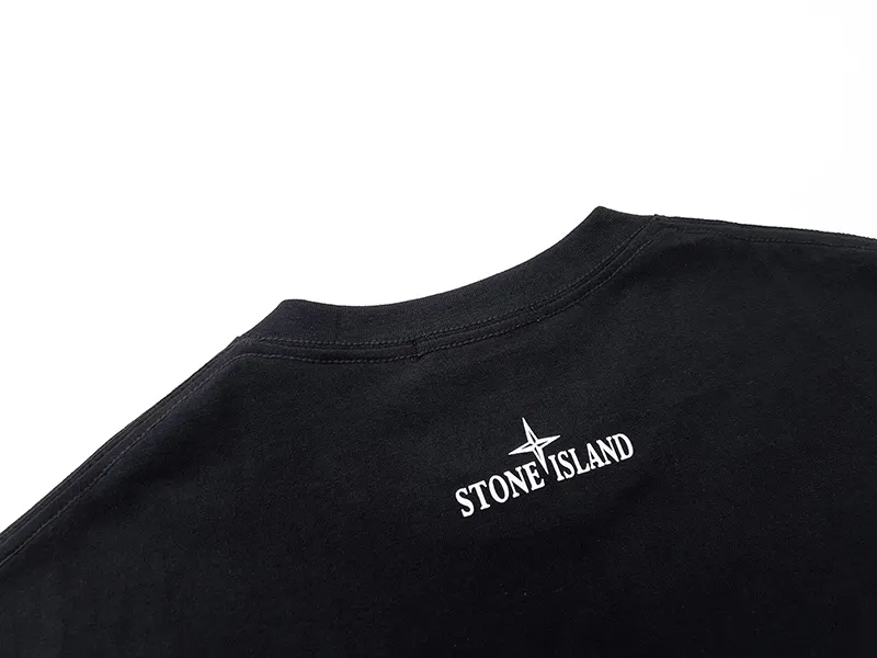 W666#P110💰 [Stone lsland/Stone Island Chest Destruction Big Compass Printed Short-Sleeved T-shirt] ⚠️[Original creation with high control of details] - Made of 230g combed cotton 32 count double yarn, soft and comfortable to the touch, sweat-absorbent and breathable. - Simple basic and versatile style, original single quality, the first choice for couples. - Made in a large factory, four needles and five threads on the shoulder, neat alignment, high quality workmanship. - Same style for men and women. Very versatile, one piece for everyone, details are clearly visible. Color: Black White Size: M L